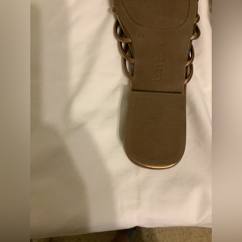 Size 8 indigo Rd. Women’s Bronze Sandals